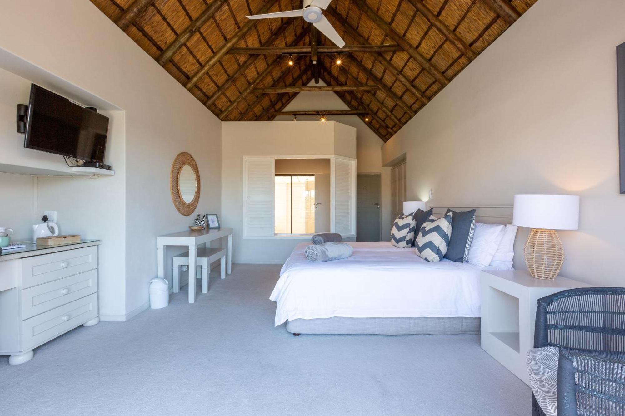 Canal Guest House - Waterfront Boutique Bed & Breakfast - Solar Power St Francis Bay Kültér fotó